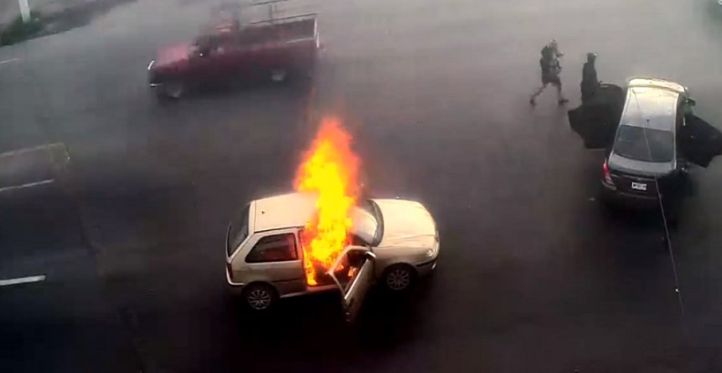 quema de vehículo en Zapopan