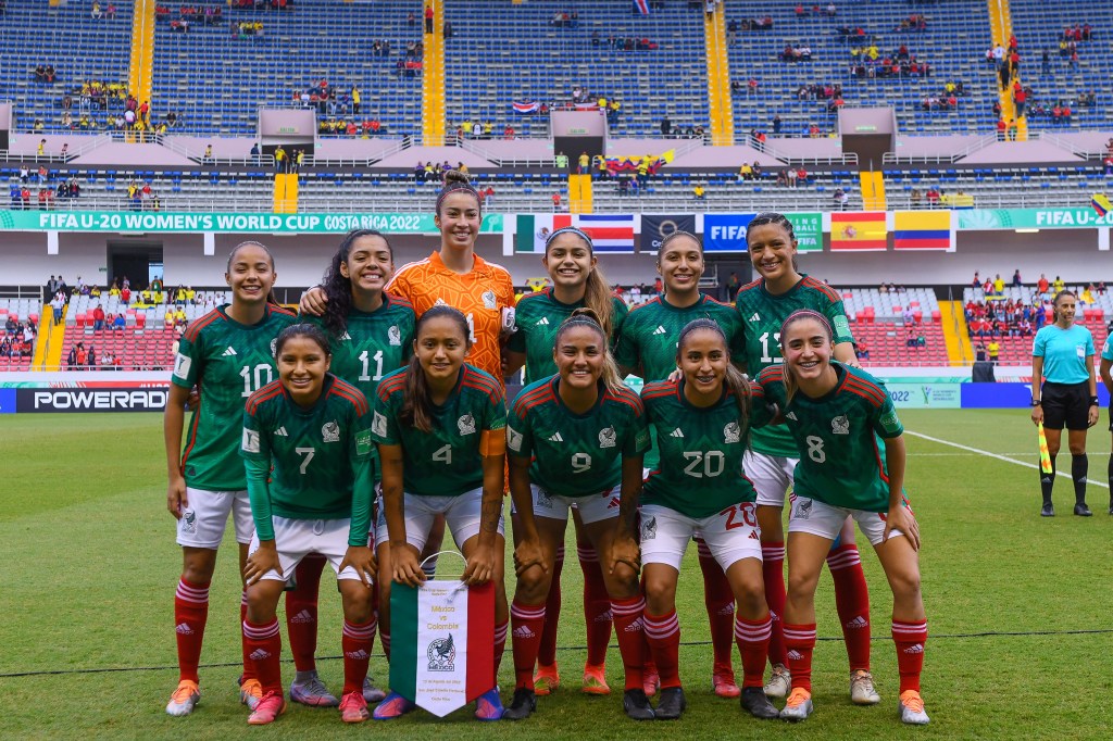 Selección Mexicana Femenil estrenando el nuevo uniforme Adidas