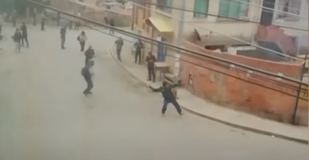 video-granada-dinamita-manifestante-explota-mano-equivoca-bolivia-2