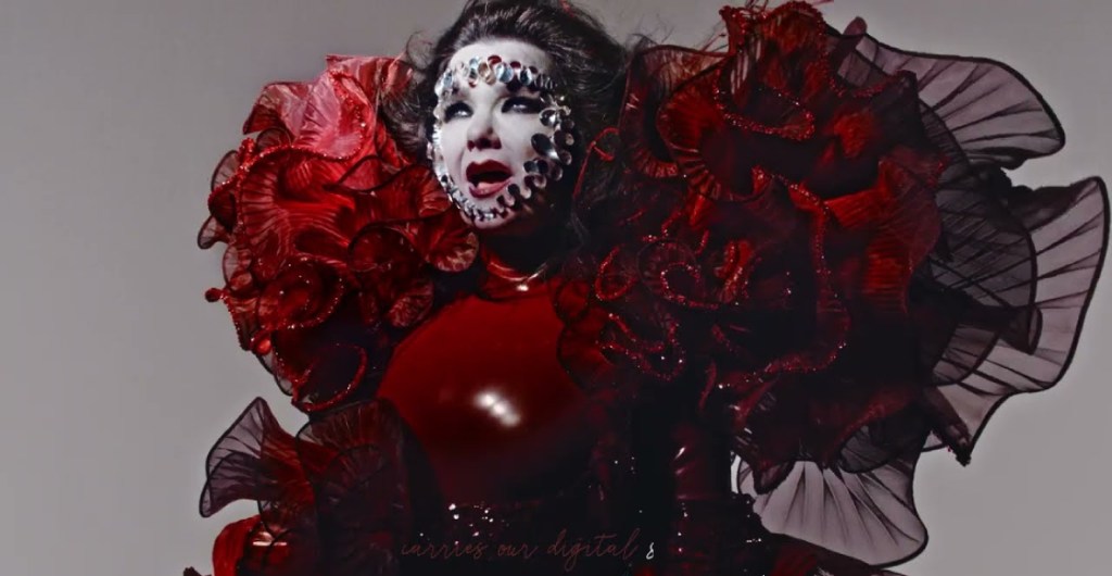 Björk nos muestra su particular visión del amor en "Ovule"