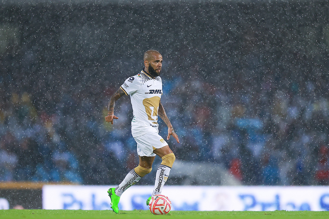 Dani Alves descarta cambiar de equipo en la Liga MX: "En México, solo juego en Pumas"