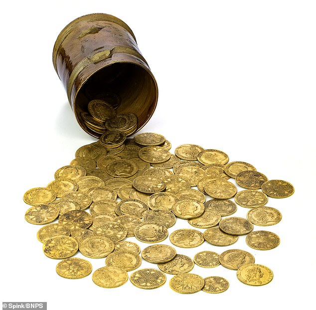 Familia encuentra monedas de oro mientras remodelaban su casa