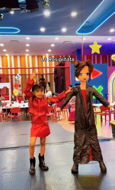 Le hacen su fiesta a una niña con temática de Rosalía y se hace viral