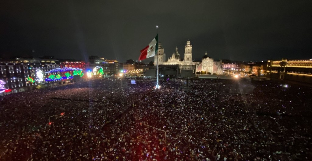 CIUDAD DE MÉXICO, 25SEPTIEMBRE2022.- Con un conteo de al menos 150 mil personas el Grupo Firme se presenta en el Zócalo Capitalino de la Ciudad de manera gratuita
