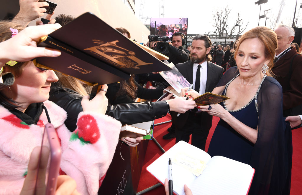 Nomás no entiende: ¿Por qué el nuevo libro de J.K. Rowling está causando polémica?
