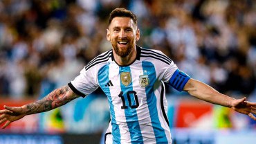 ¡Dos goles en tres minutos! El doblete de Messi en la goleada de Argentina sobre Jamaica