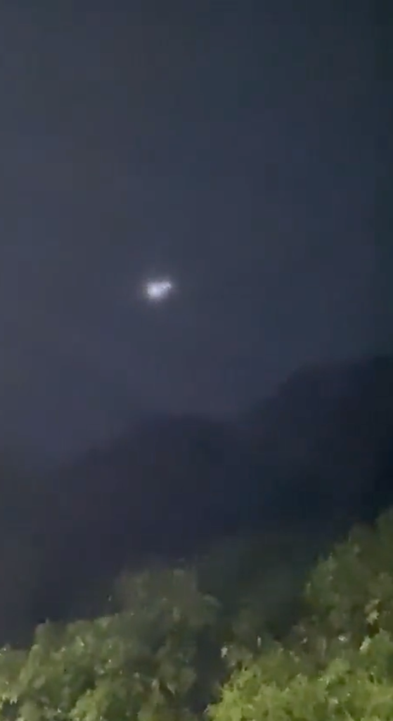 ¿Era un OVNI? Varias personas notaron un extraño objeto en el cielo de Jalisco y perdieron la cabeza