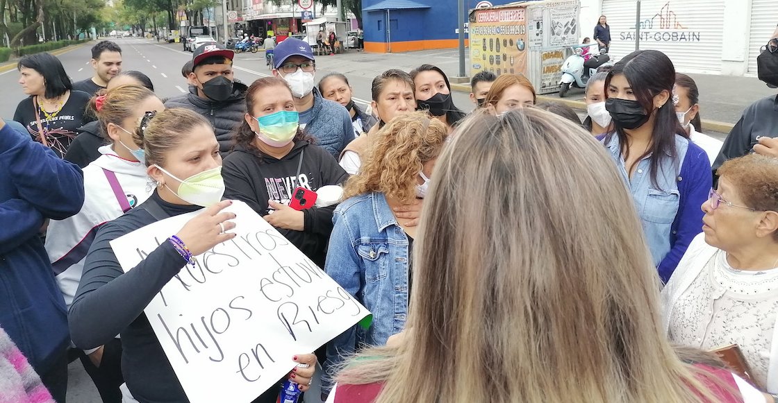 padres-familia-avenida-marina-nacional