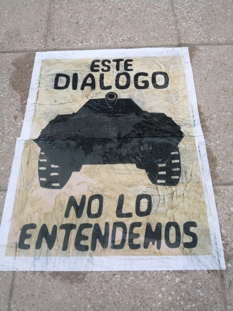 En imágenes: Protestan contra militarización del país en monumentos de CDMX