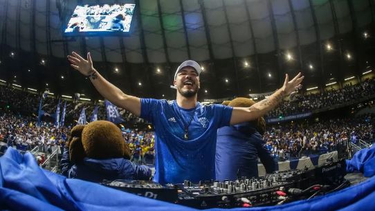 Hijo de Ronaldo fue el DJ en el estadio del Cruzeiro