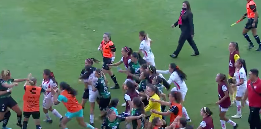 La trifulca que se armó al final del Necaxa vs Santos en la Liga MX Femenil