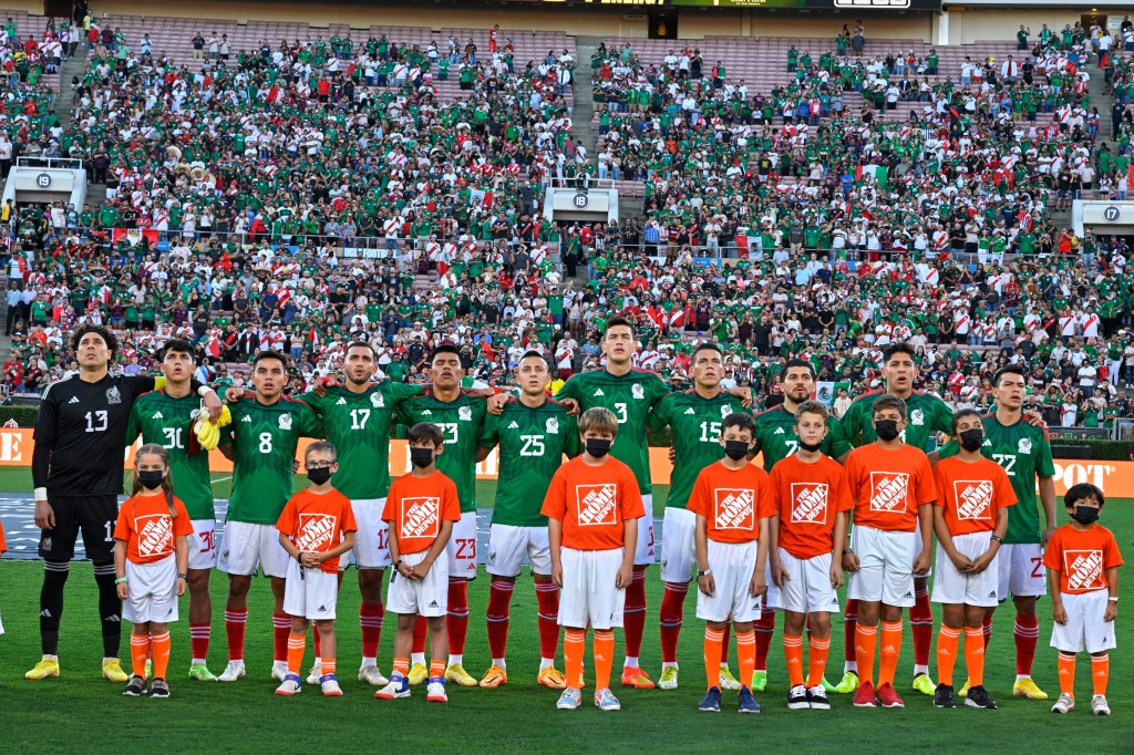 Selección Mexicana en amistoso contra Perú