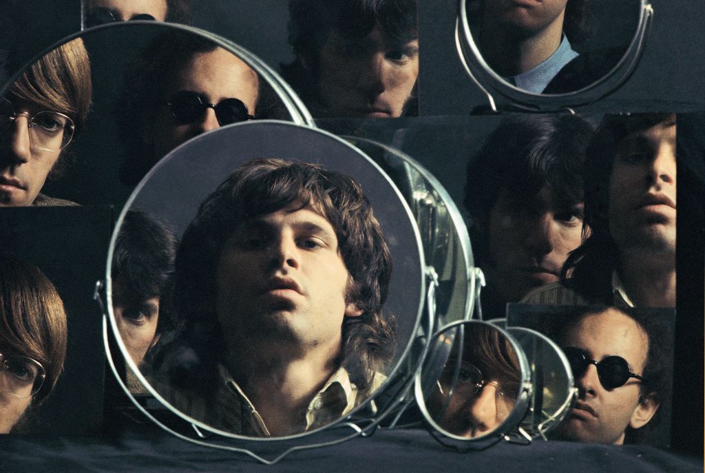 La polémica historia detrás de "Light My Fire" de The Doors