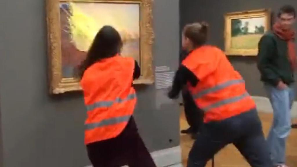 Una vez más: Activistas lanzan puré de papa a "Les Meules" de Monet en Alemania  