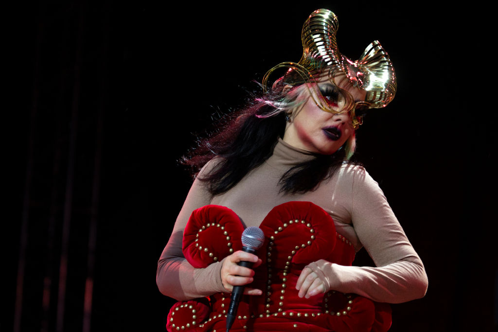 Björk nos aclara si realmente se inspiró en España y Rosalía para su disco 'Fossora'