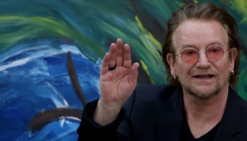 Ya salió el peine: Bono se disculpa por regalar el disco de U2 (que nadie pidió) a los usuarios de Apple