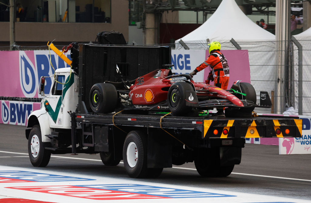 El accidente con el que Charles Leclerc abandonó la segunda práctica en el Gran Premio de México