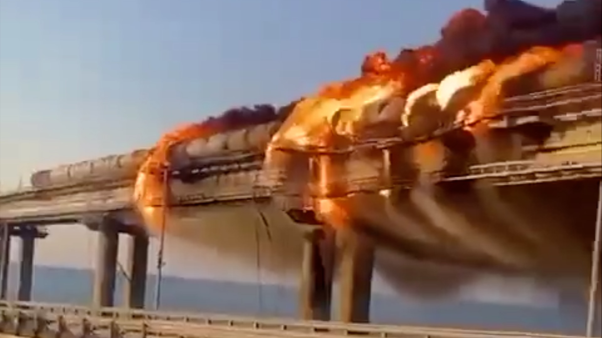 мост через керченский пролив. взрыв крымского моста фура. крымский мост взорвали. крымский мост взорвали. сколько раз взрывали крымский мост.