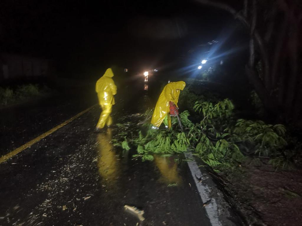 Las fotos y videos de la llegada del huracán ‘Roslyn’ a Nayarit