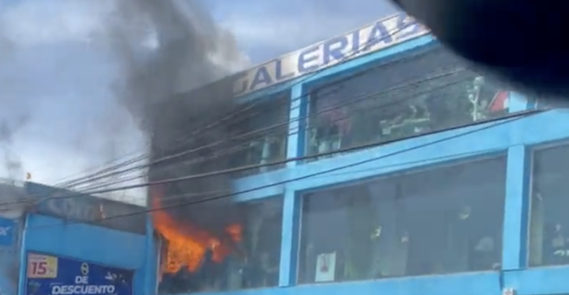 En imágenes: Incendio en Galerías El Triunfo de San Jerónimo en CDMX