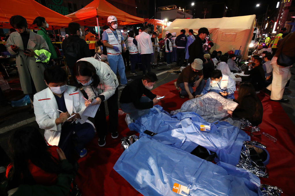 Lo que sabemos sobre la estampida humana que dejó más de 100 muertos en Seúl 