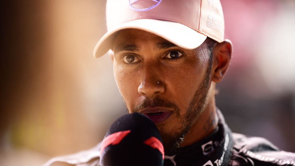 Lewis Hamilton fue investigado en Singapur por su piercing