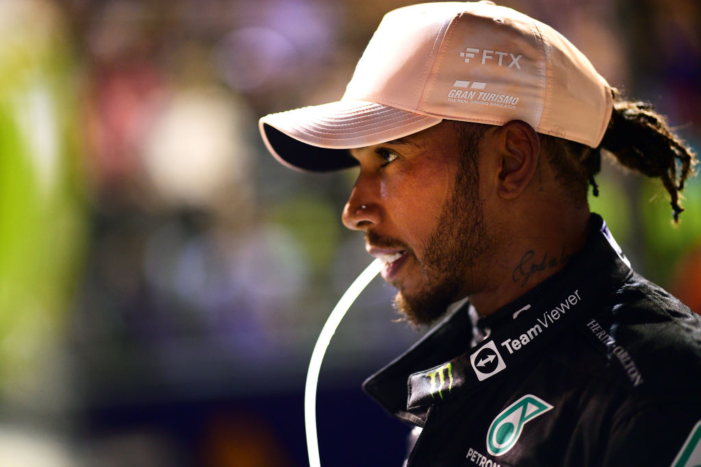 La FIA multó a Mercedes en Singapur por el piercing de Lewis Hamilton en la nariz