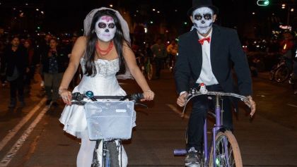 paseo-ciclista-nocturno-dia-muertos-ciudad-mexico