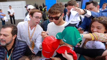 "Te acosan": La denuncia de Pierre Gasly y su mochila abierta por fans en el paddock de México