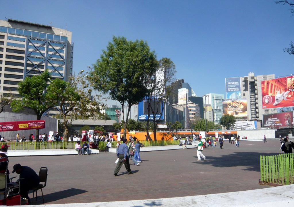 Intercambios Panini en Reforma