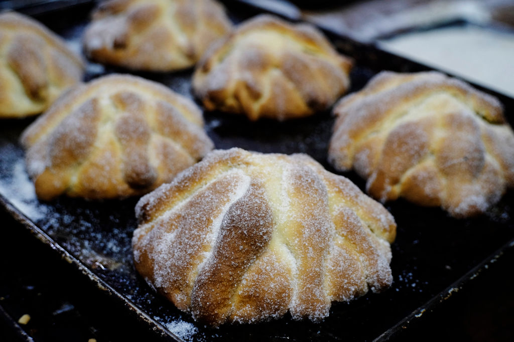 Póngale cero Tiktoker afirma que el pan de muerto lleva cenizas de difunto