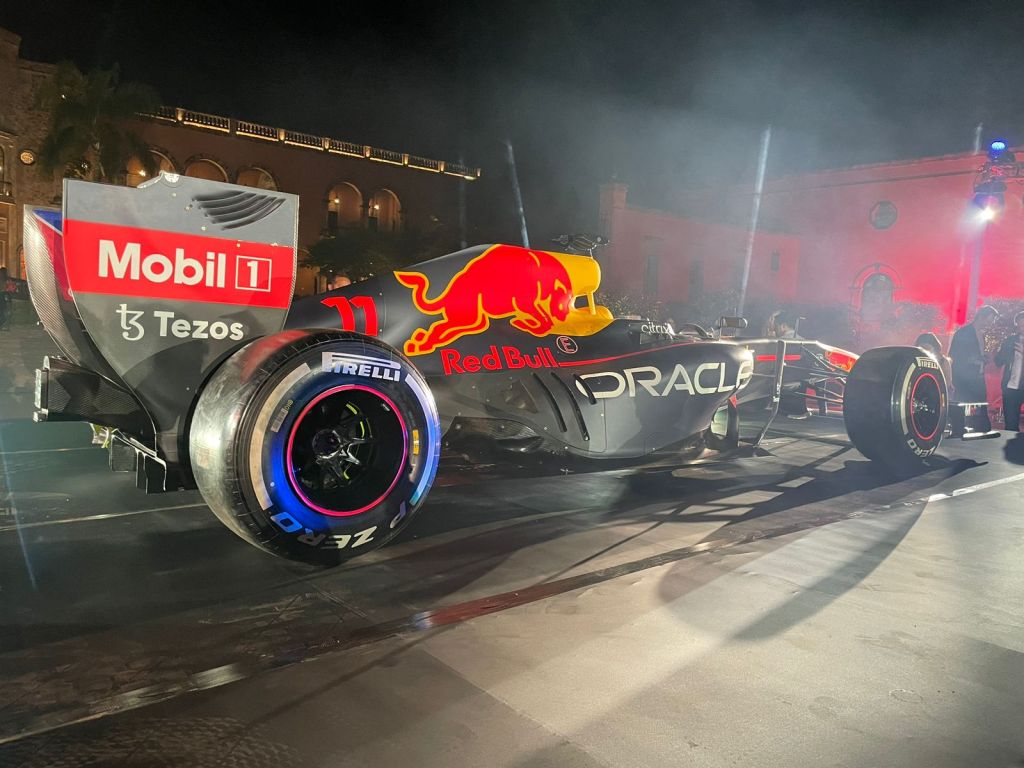 ¡Ruge durísimo! Así suena el RB7, el auto que manejará Checo en el Red Bull Show Run de Guadalajara