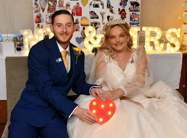 Organizan boda estilo Disney en un hospital; la esposa falleció de cáncer