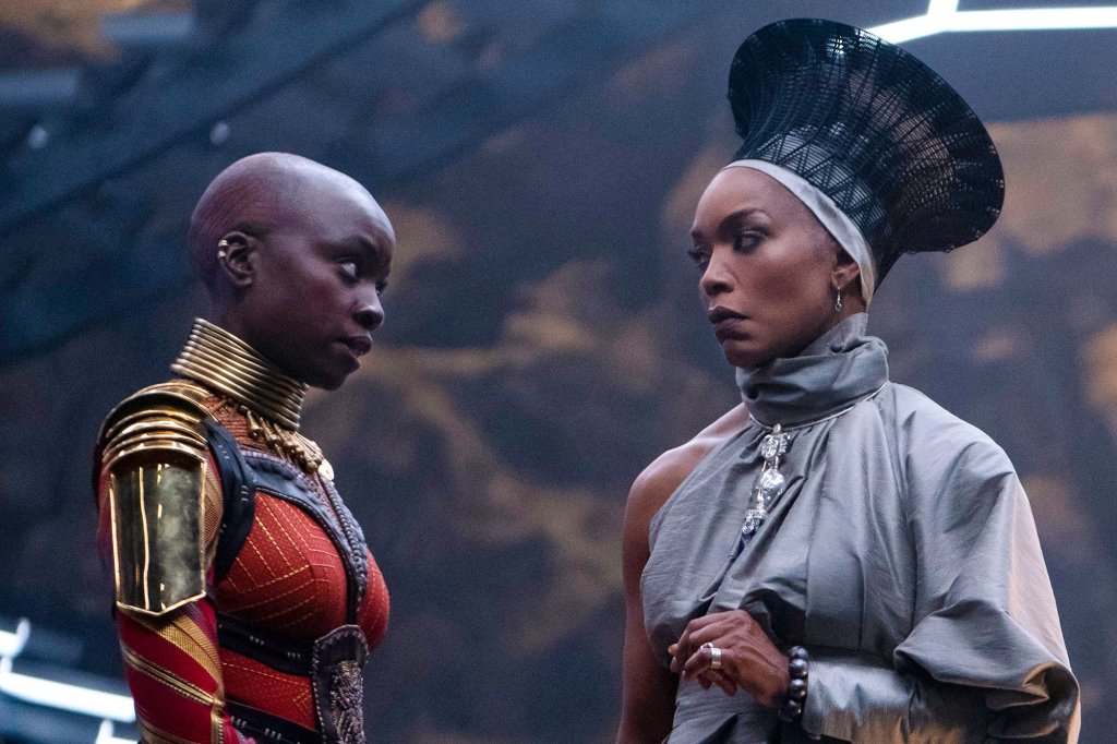Danai Gurira y Angela Bassett en 'Wakanda Forever'