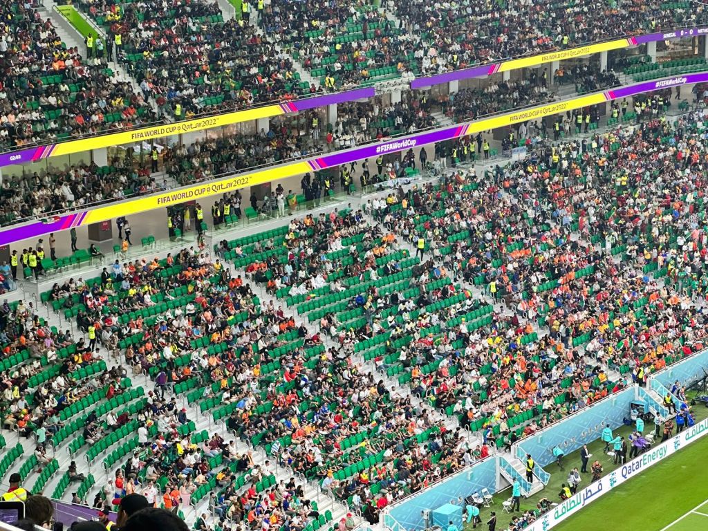 ¿Chafeó la tecnología? El motivo por el que los estadios en Qatar presentan huecos grandes en las tribunas