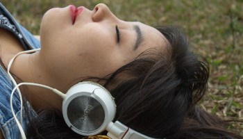 1000 millones de jóvenes en riesgo de pérdida auditiva, según estudio