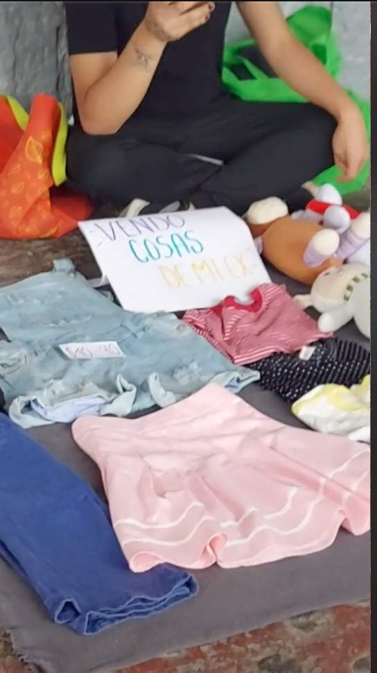 Joven vende las cosas de su ex en un bazar y se hace viral