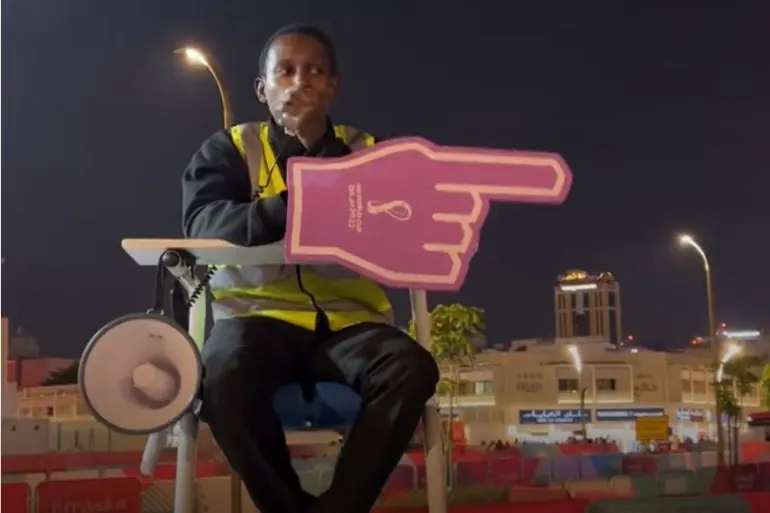 ¿Quién es 'Metro Man' y por qué se ha vuelto viral en Qatar (y el mundo entero)? 