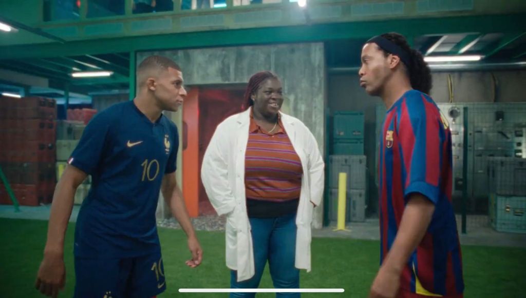 Mbappé y Ronaldinho en el comercial 'The Football Verse' de Nike