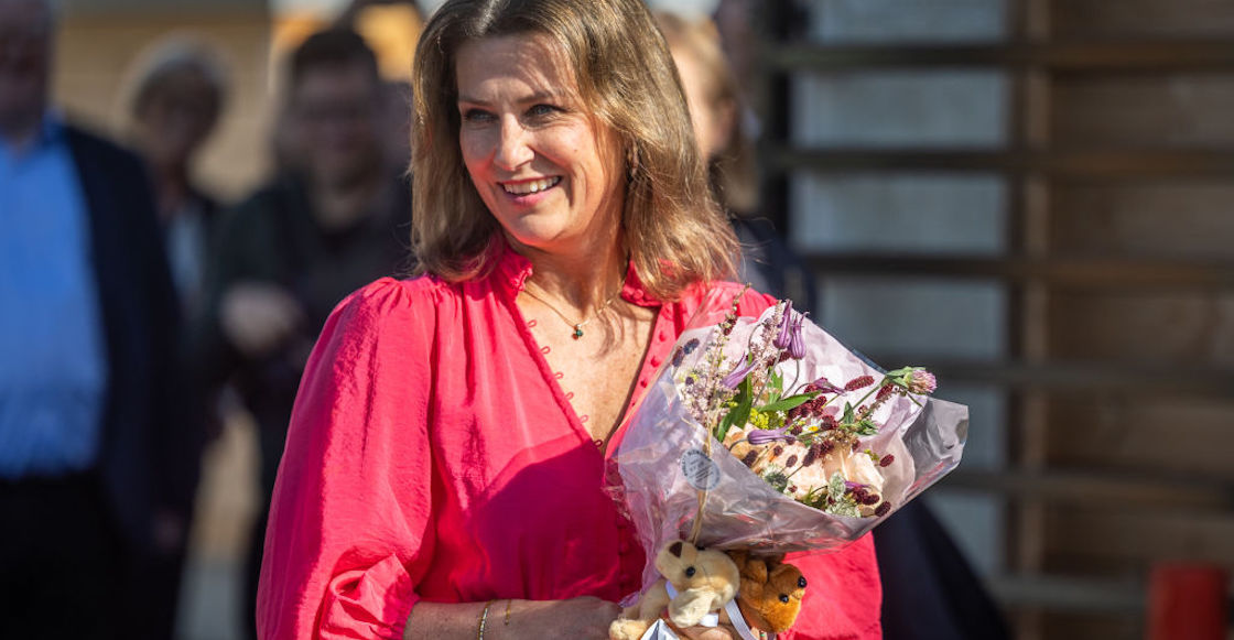 princesa-noruega-chamana-renuncia-realeza