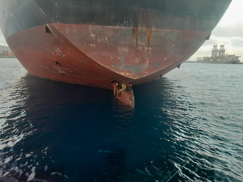 rescate-buque-españa-canarias-nigeria