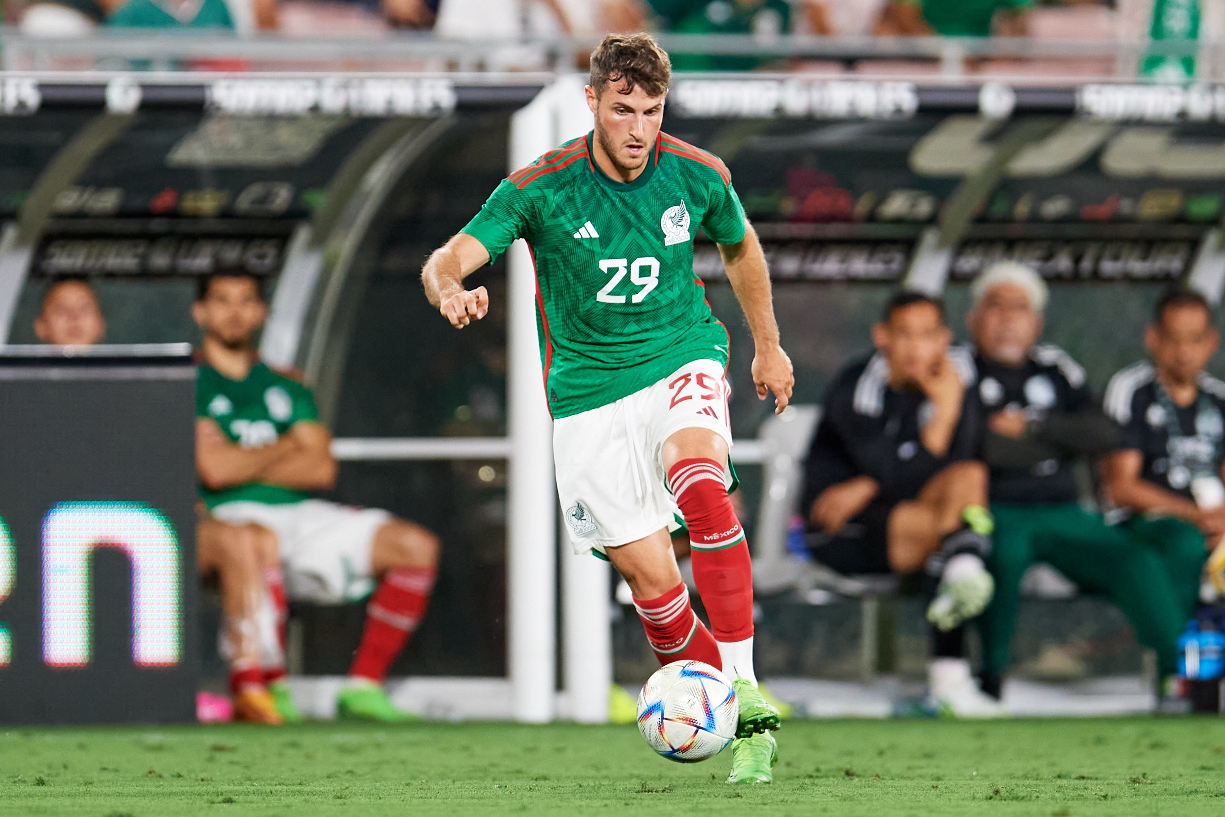 Lo que dice Santi Giménez sobre quedar fuera del Tri para Qatar 2022