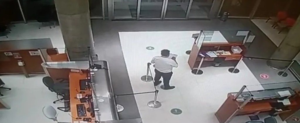 Guardia de un hospital habla con un supuesto fantasma y tienen que ver el video