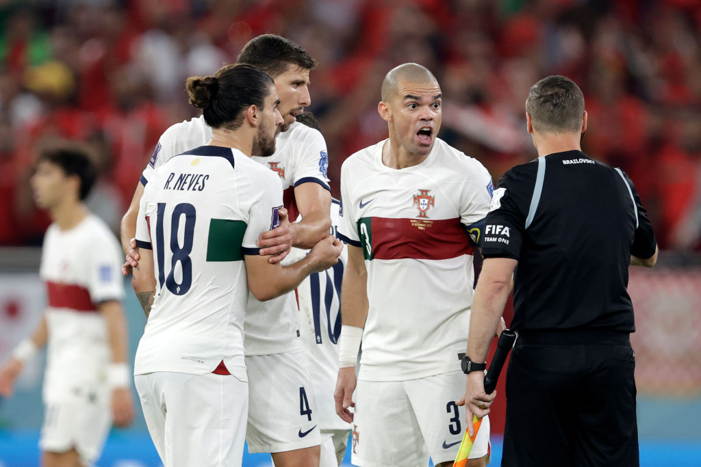 Pepe explode contra arbitragem após derrota de Portugal no Catar 2022