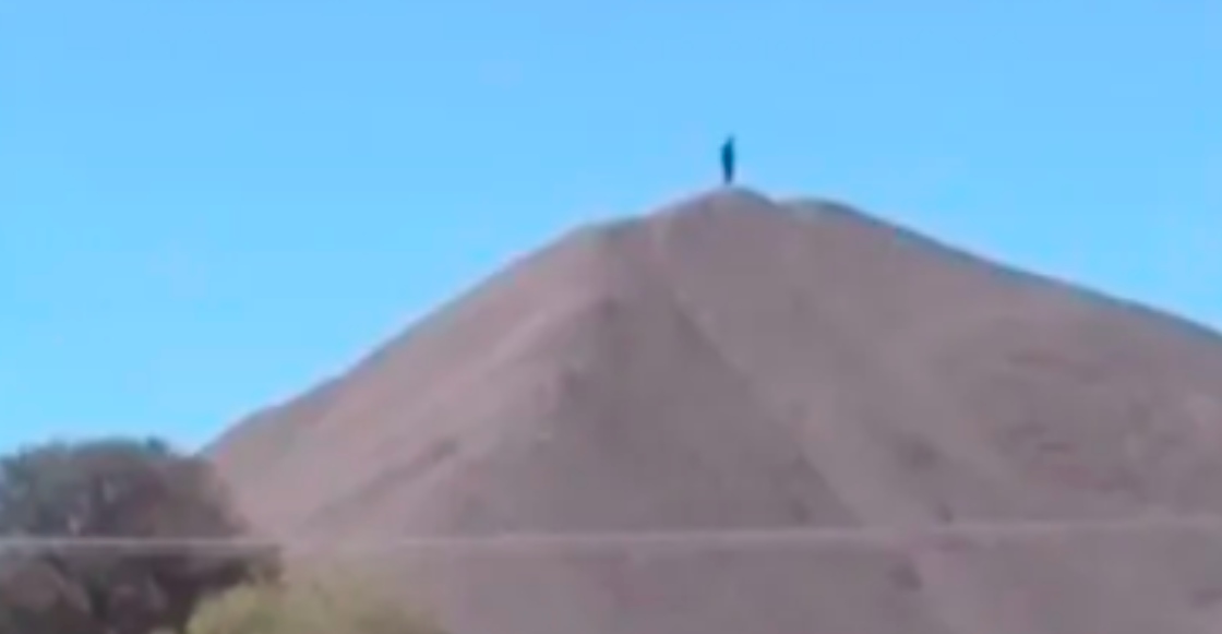 Ah caray: Captan a supuesto gigante en la cima de un cerro de Aguascalientes