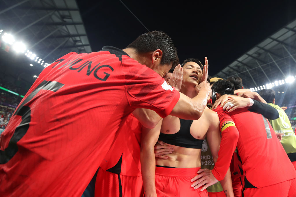 Corea vence a Portugal de úlitmo minuto y elimina a Uruguay de Qatar 2022