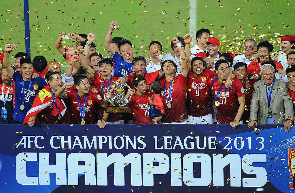 Guangzhou Evergrande FC celebrando uno de los títulos que logró