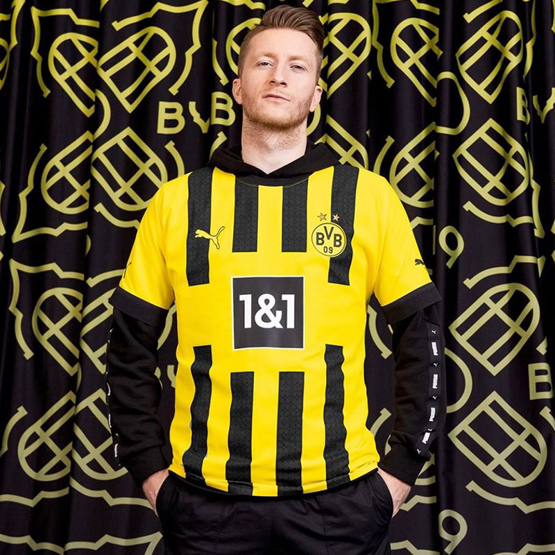 Presentación de uno de los jerseys del Borussia Dortmund en 2022