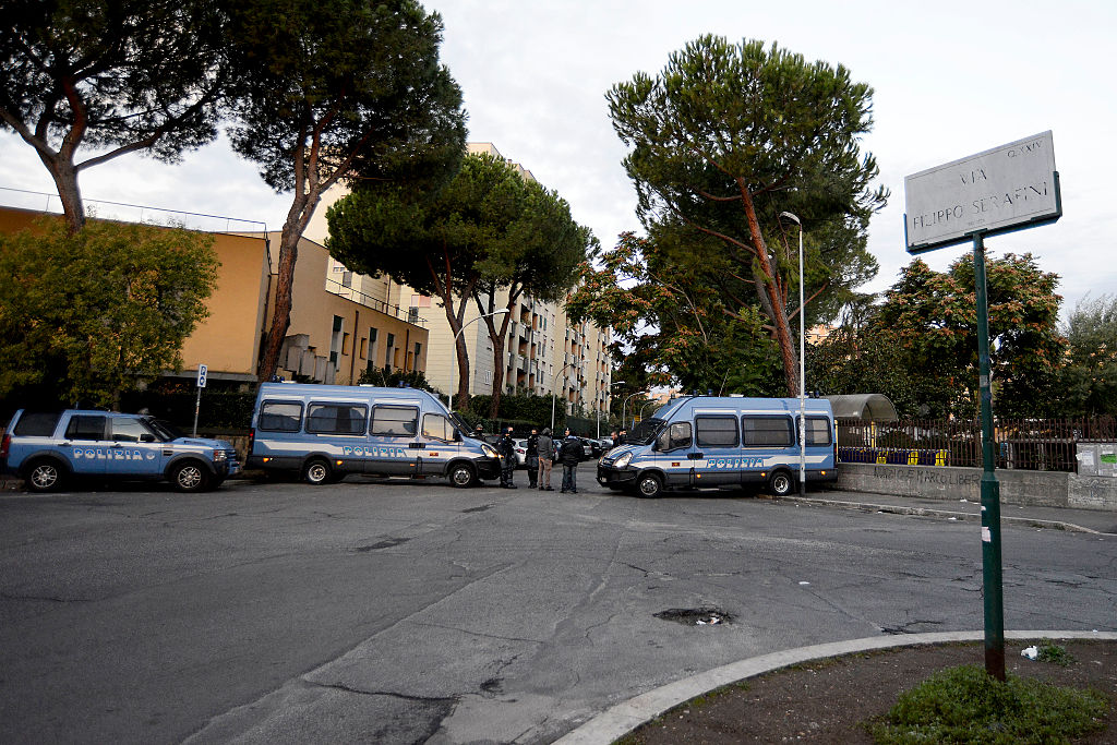Junta de vecinos en Roma termina en tiroteo; hay tres muertos y varios heridos