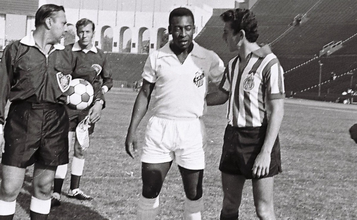 Pelé pudo jugar en Chivas